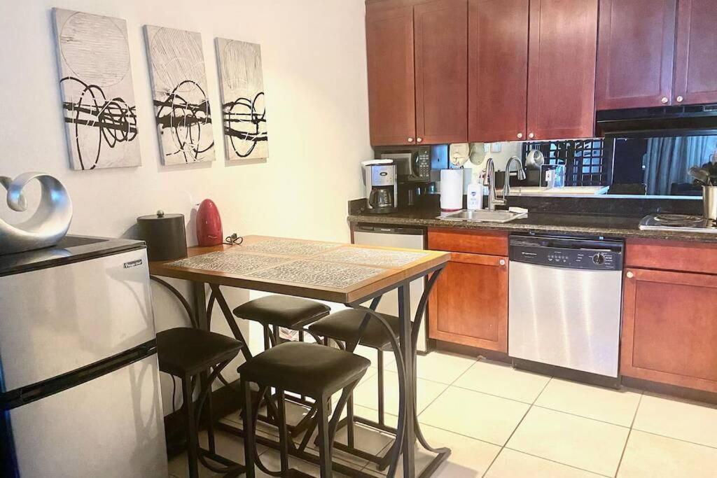 Riverview, 507, Steps Away!+pool+wifi * Ruskin