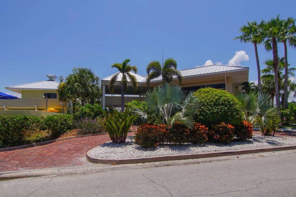 Riverview, 507, Steps Away!+pool+wifi * Ruskin