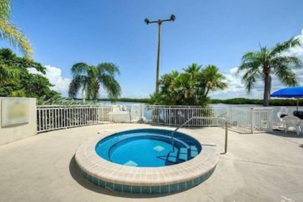Riverview, 507, Steps Away!+pool+wifi *