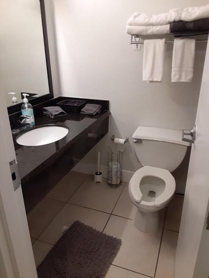 Riverview, 507, Steps Away!+pool+wifi Apartment *